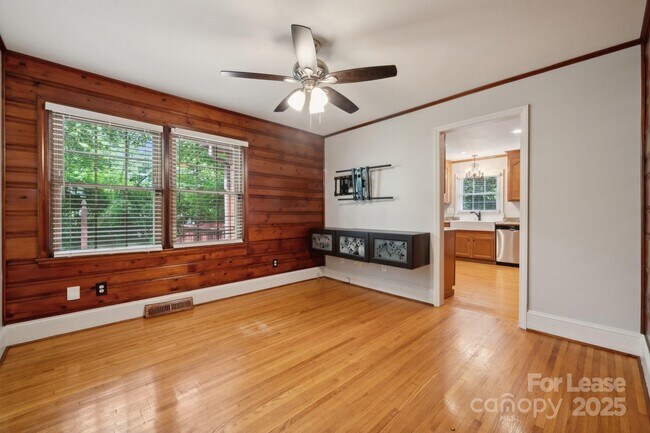 Building Photo - 1818 Woodland Dr