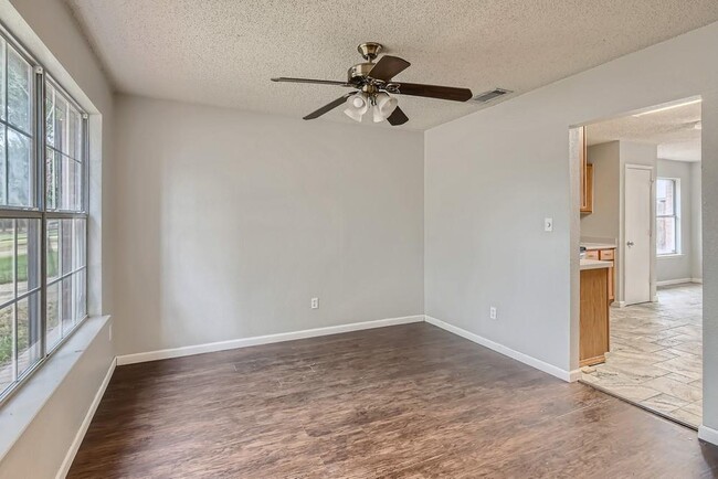 Building Photo - 1021 Bainbridge Ln