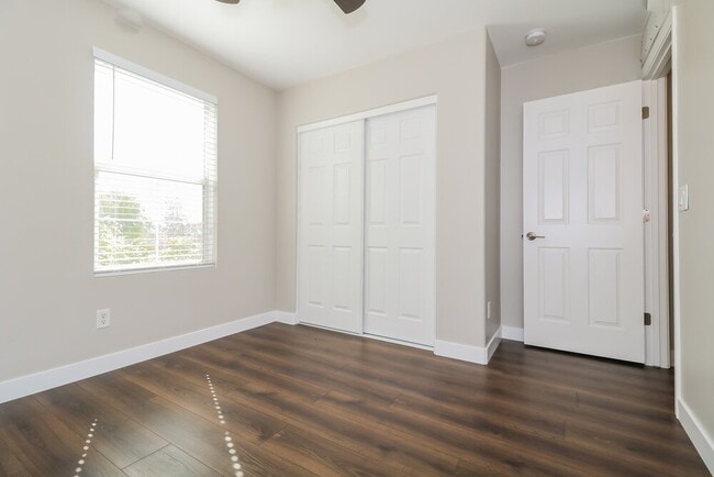 Building Photo - 5123 W Fulton St