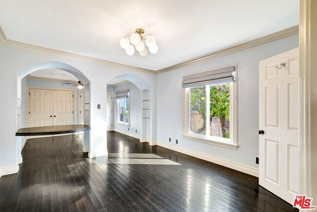 Building Photo - 744 N Sierra Bonita Ave