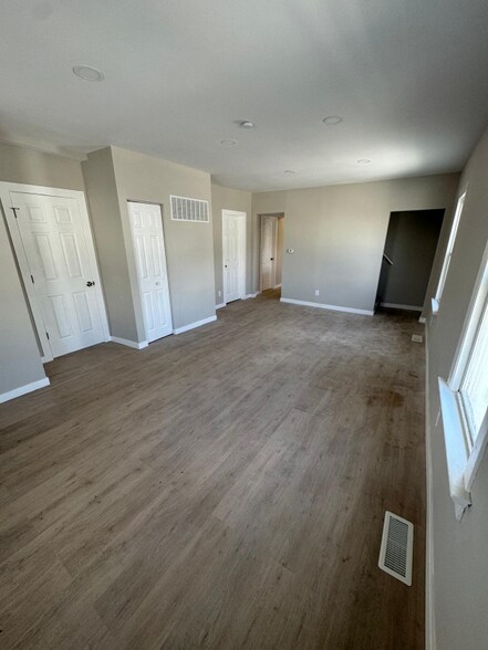 Building Photo - 105 Dering Ave