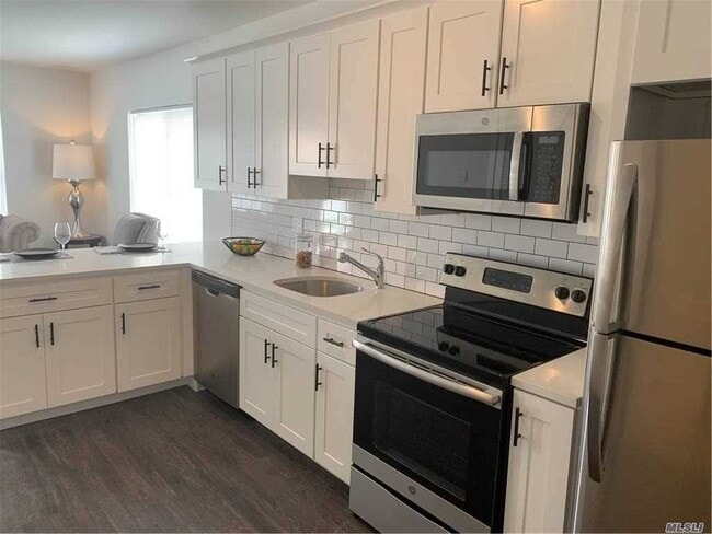 Building Photo - 64 Park Ave