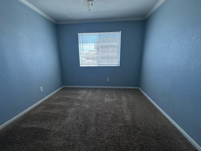 Building Photo - MOVE IN SPECIAL! 4 bed/3 bath with SOLAR