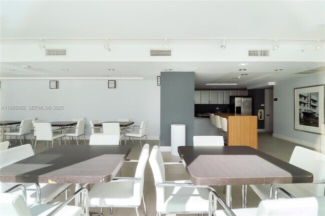 Building Photo - 1871 NW S River Dr