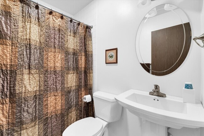 Building Photo - 1808 S Anderson St