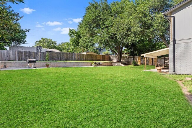 Building Photo - 600 Pin Tail Ln