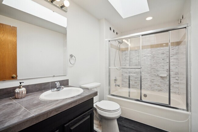 Building Photo - 2119 Duvall Ave NE