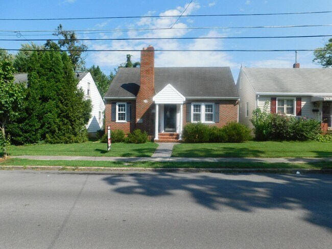Building Photo - 304 Shenandoah Ave