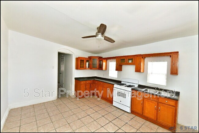 Building Photo - 1908A Olive Ave !!