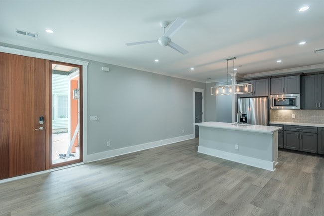 Building Photo - 9 Sanctuary Ct