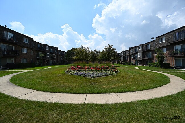 Building Photo - 9381 Bay Colony Dr