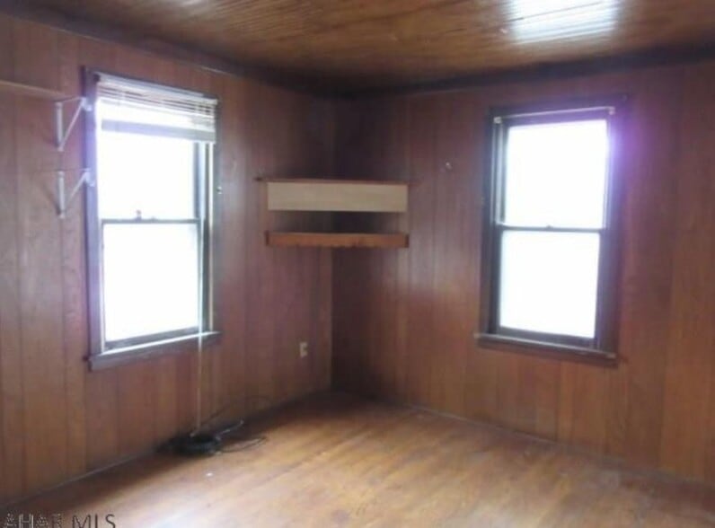 Building Photo - 106 Forest St