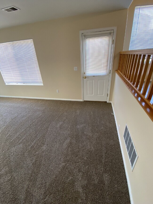Building Photo - DON'T MISS!! 3BD/2BA Single Family Home in Parker, Water & Mowing Included!!!!