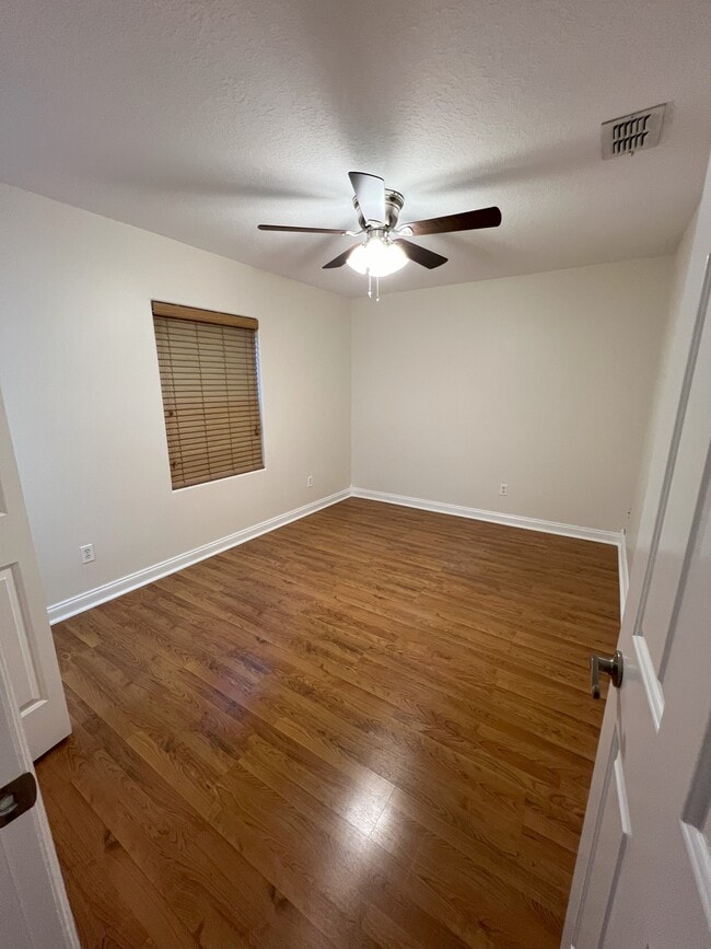 Building Photo - 345 Silver Pine Dr