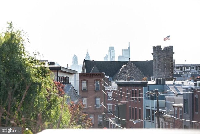 Building Photo - 2539 Collins St