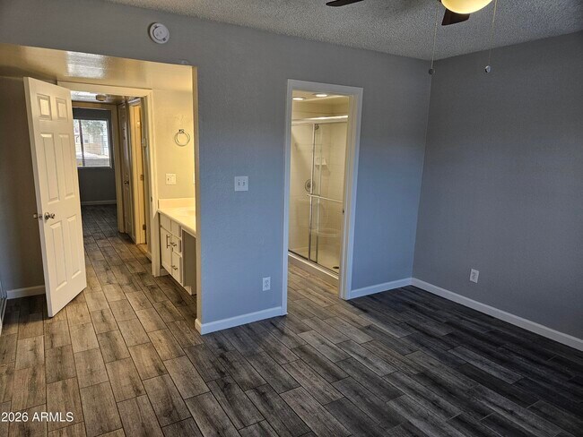 Building Photo - 3818 E Earll Dr
