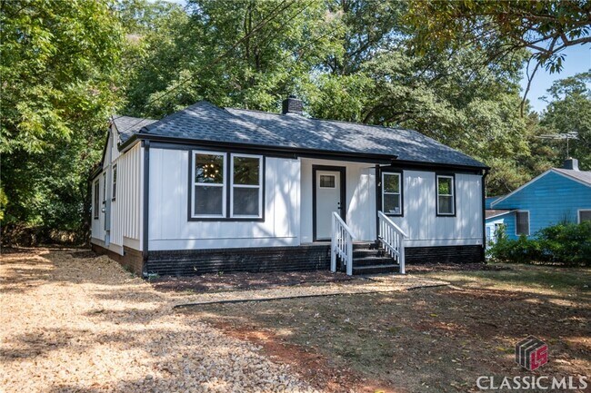 Building Photo - 495 Clover St