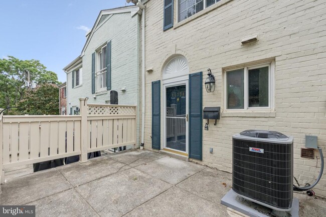Building Photo - 1473-B S Van Dorn St