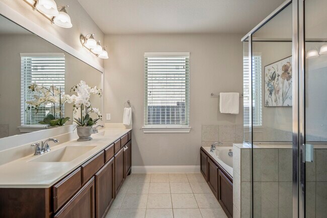 Building Photo - 16719 Highland Country Dr