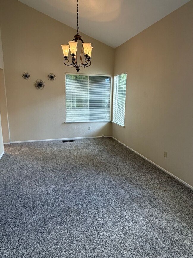 Building Photo - 8240 Rockbury Way