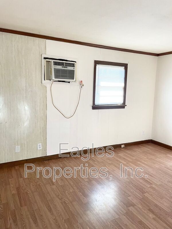 Building Photo - 400 N Taylor St