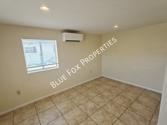 Building Photo - 3020 N Park Ave