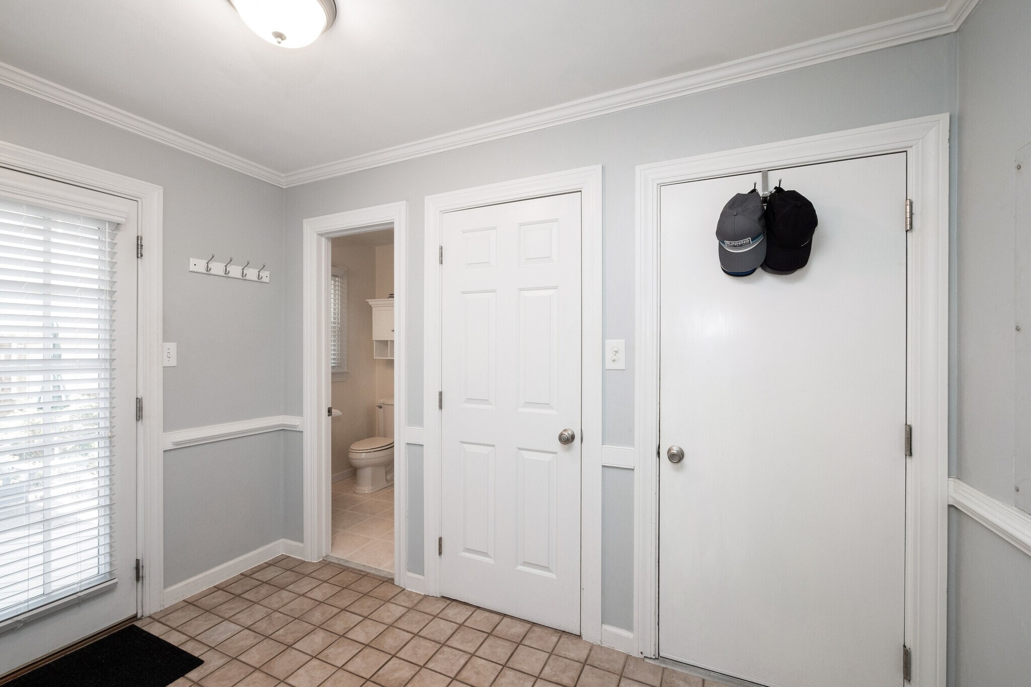 Building Photo - 338 W Olney Rd