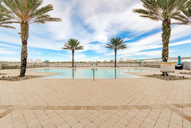 Building Photo - 2/2 Marina Grande Condominium