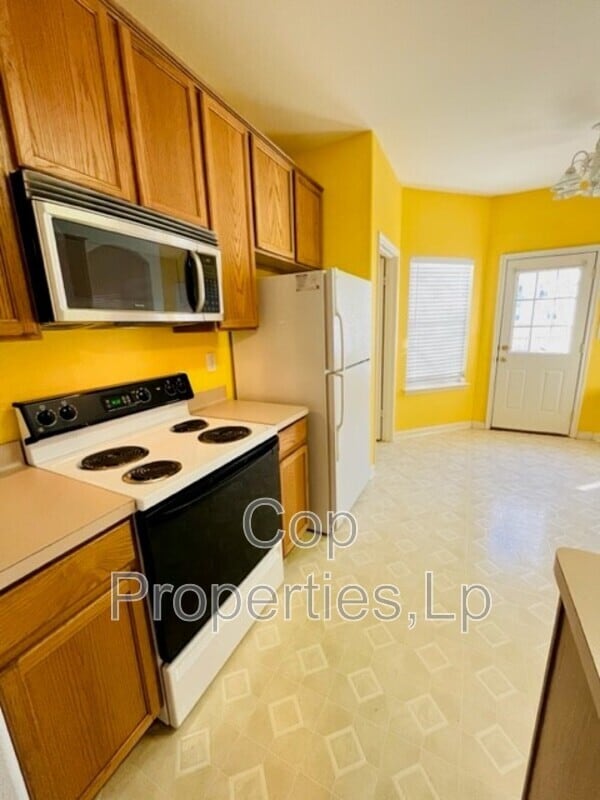 Building Photo - 6239 Parkland Oaks Dr