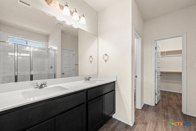 Building Photo - 145 Goldfinch Dr