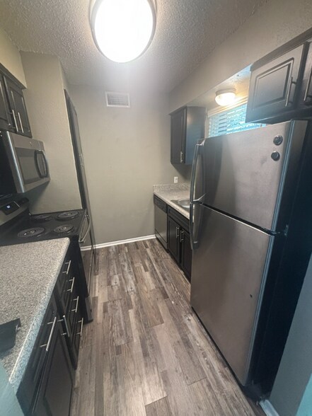 Building Photo - 531 Bedford Rd