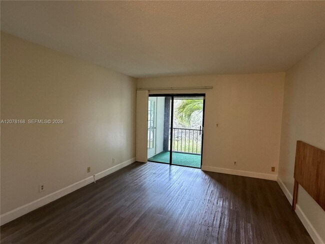 Building Photo - 301 Racquet Club Rd