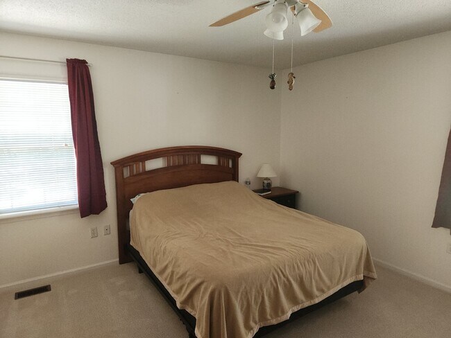 Building Photo - Single Level Three Bedroom Ranch Style Home in Ridgeland, SC!