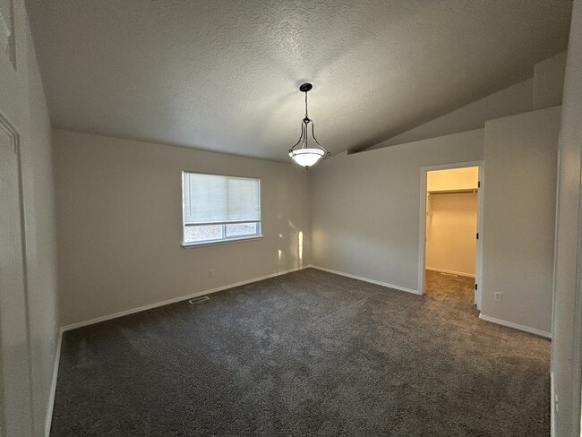 Building Photo - 557 N Katsura Ave