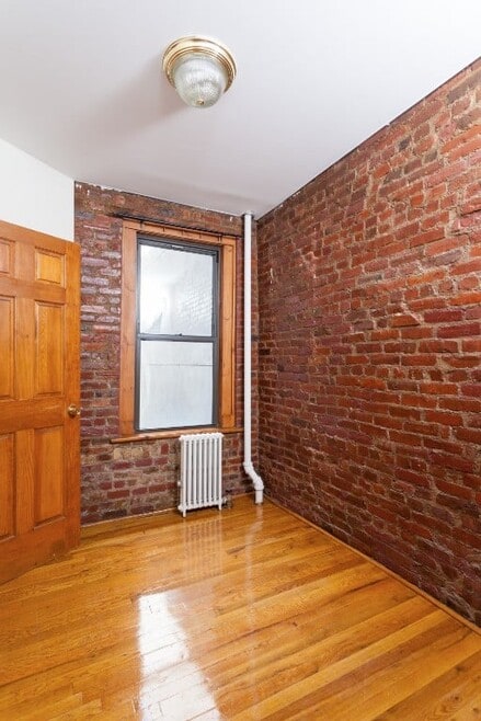 Building Photo - 410 E 13th St