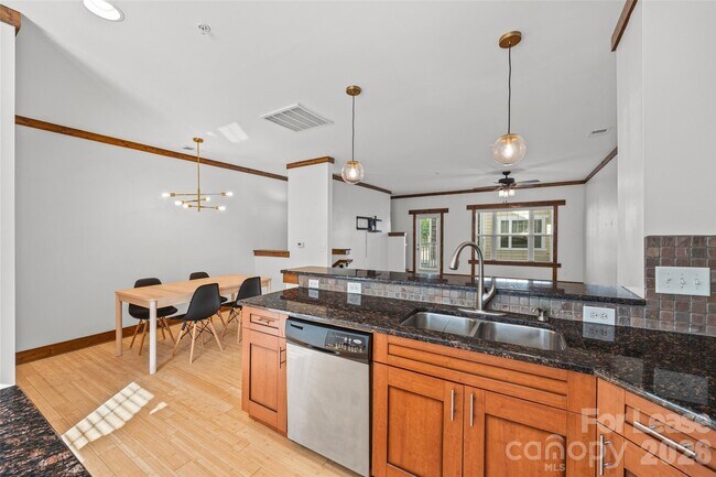 Building Photo - 1733 Matheson Ave