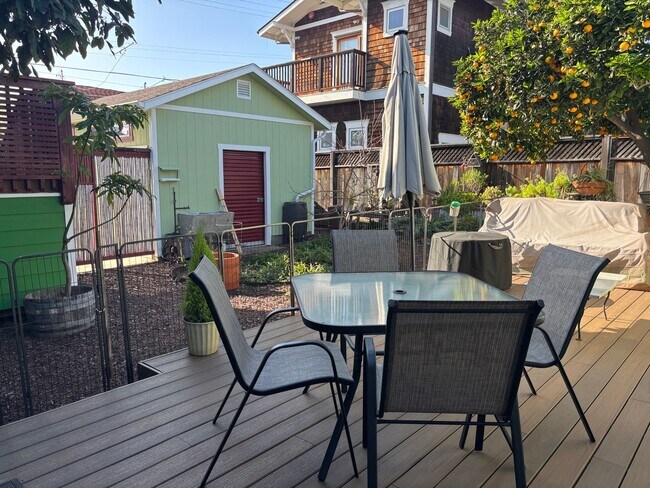 Building Photo - 2 Bed/2 Bath Oceanside Charmer!