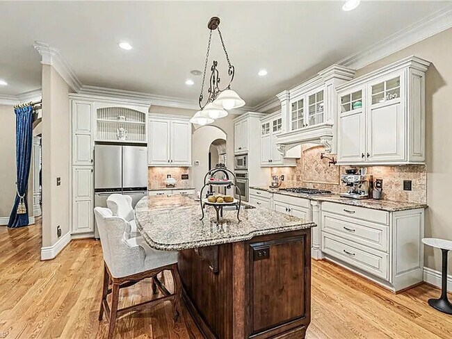 Building Photo - Lease OR Lease to Own