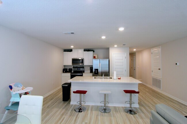 Building Photo - 440 Scarborough St