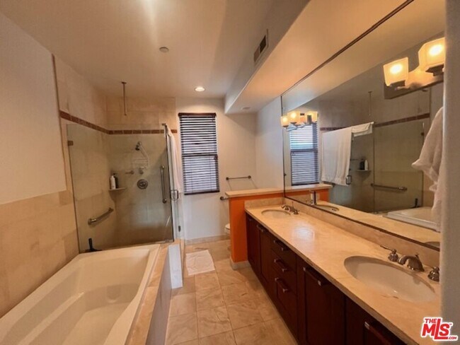 Building Photo - 8609 W Knl Dr