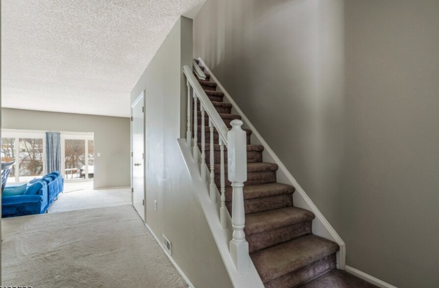 Building Photo - 1407 Doolittle Dr