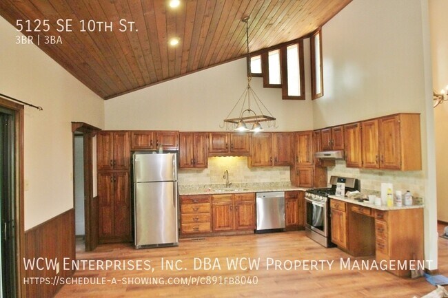 Building Photo - 5125 SE 10th St