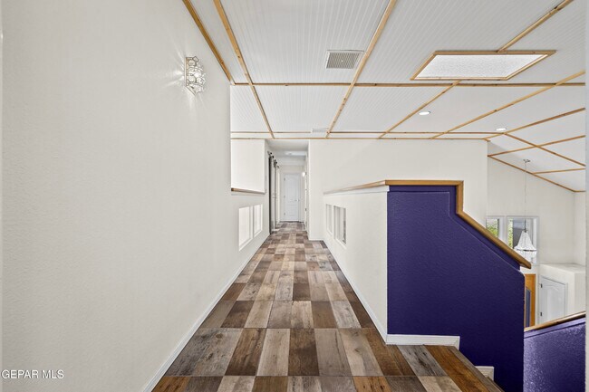 Building Photo - 624 Skydale Dr