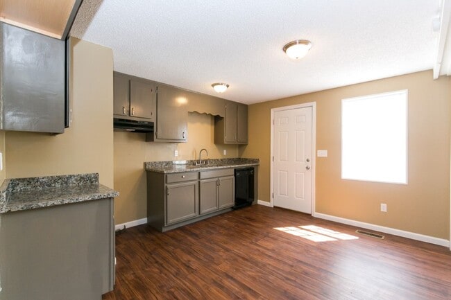 Building Photo - Charming Adamsville Home with Open Floor P...