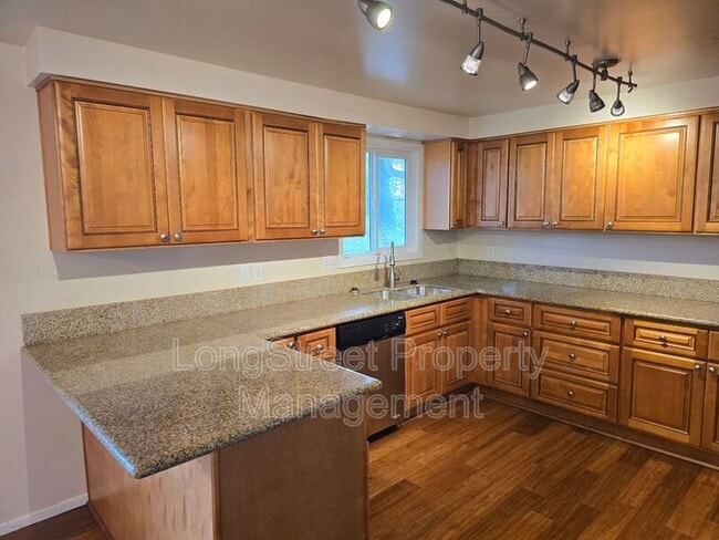 Building Photo - 2911 NW Ashwood Dr