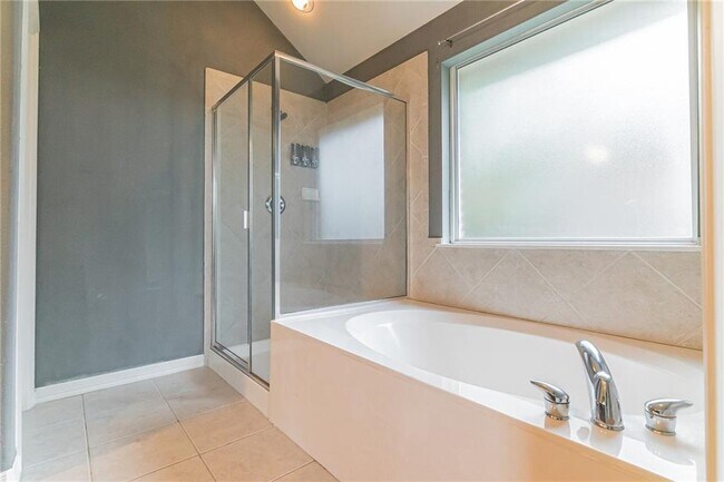 Building Photo - 2313 Village View Loop