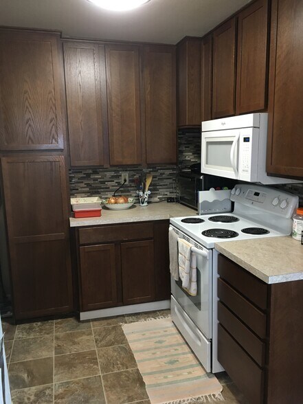 kitchen - 908 4th Ave E