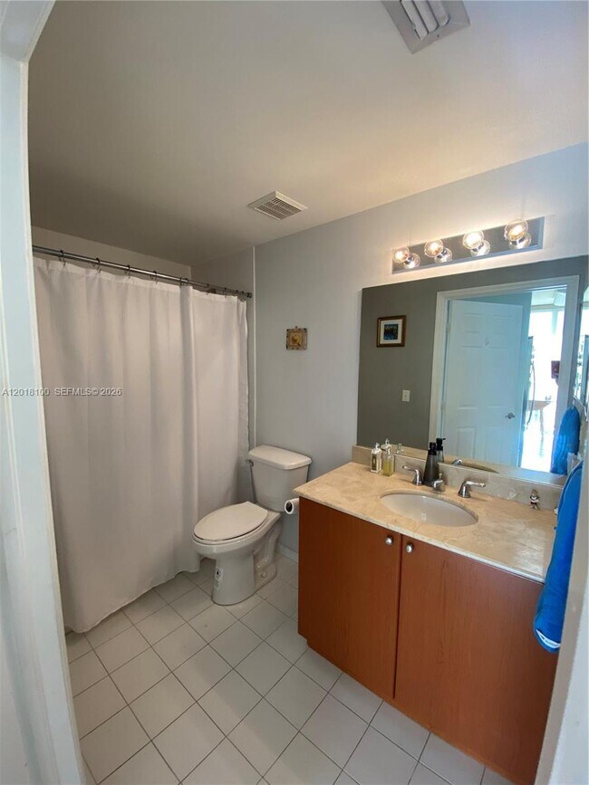 Building Photo - 2425 SW 27th Ave