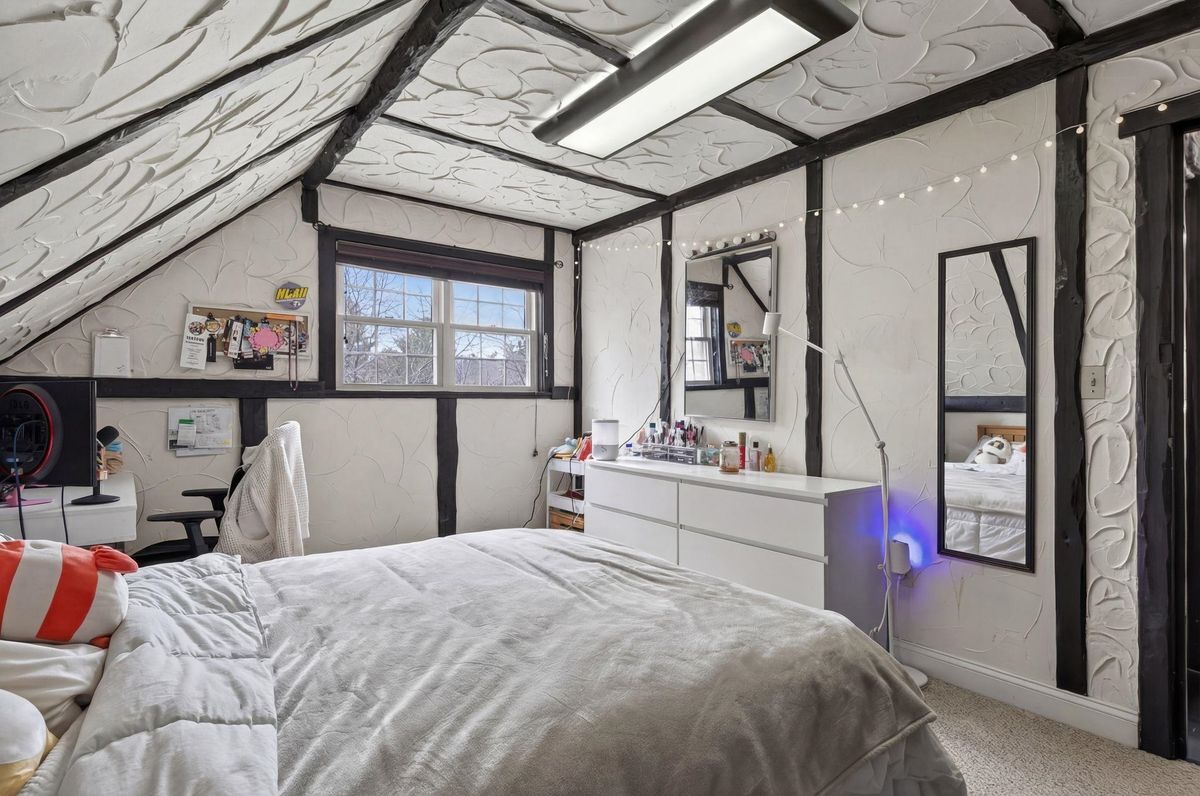 Building Photo - 178 Exeter