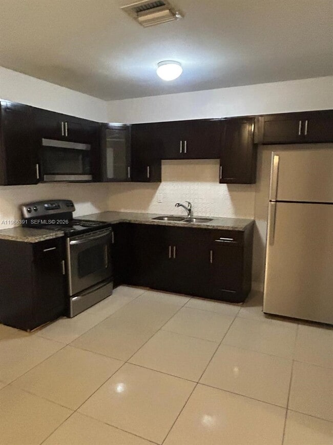 Building Photo - 7650 SW 10th Ct